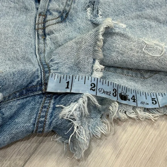 Pac Sun Vintage High Rise Distressed Button Fly Shorts Size 25 Light Wash Denim - Picture 7 of 7